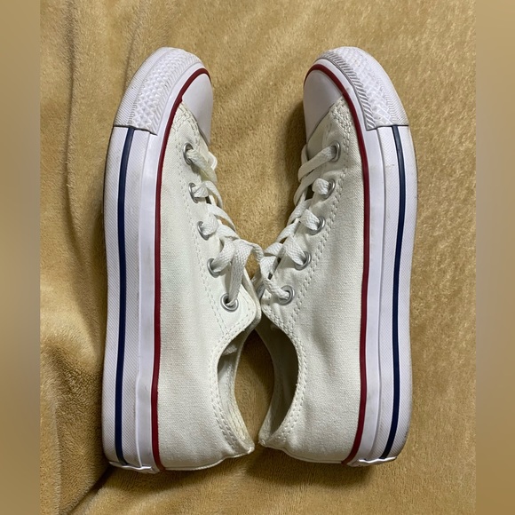 Converse All Stars Low Tops Men’s Size 5 / Women’s Size 7 - Picture 3 of 4
